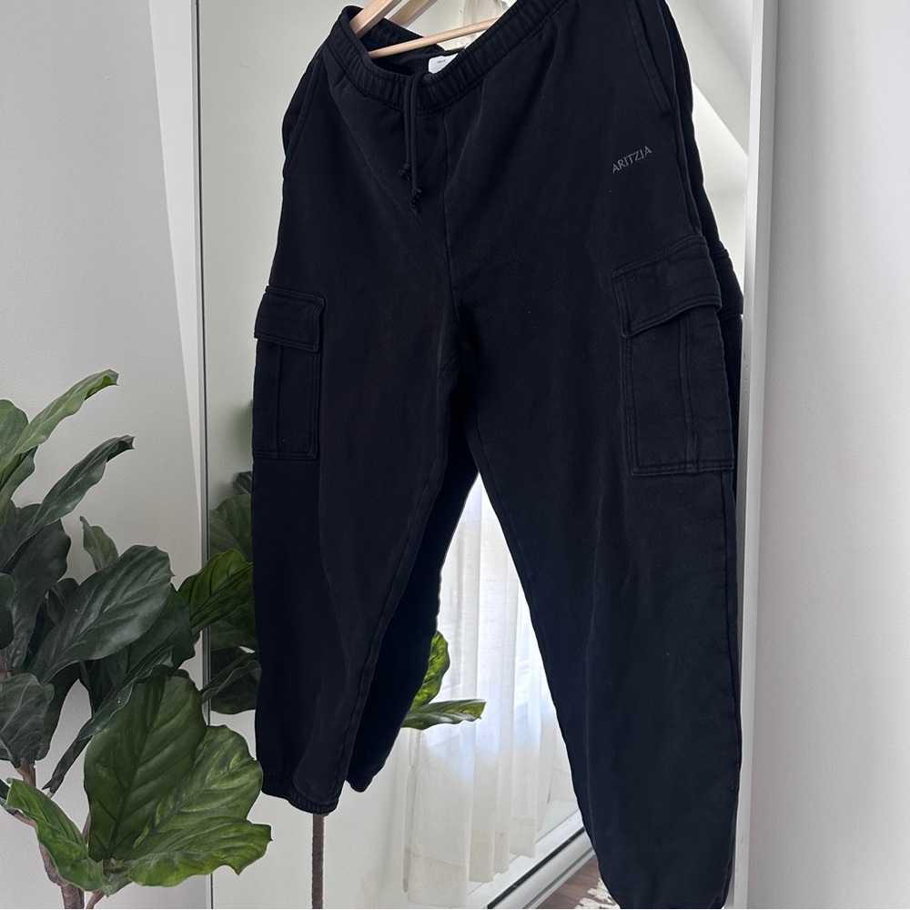Aritzia Women's Black Sweat Fleece Wide Leg Cargo Jogger MEGA FIT